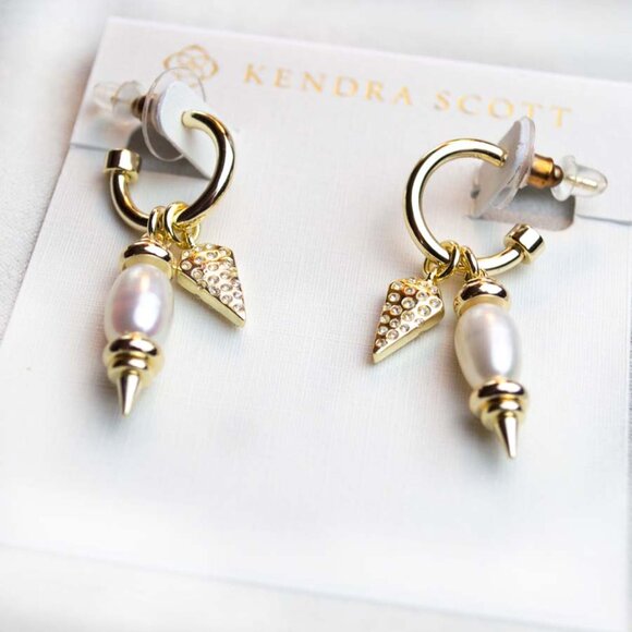 Kendra Scott Demi Gold Huggie Earrings in White Baroque Pearl NWOT - Picture 4 of 8